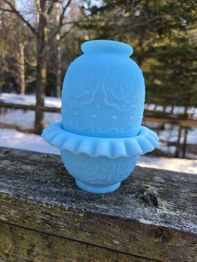 Beautiful Vintage Fenton Blue Satin Rose Persian Fairy Lamp Excellent  Condition